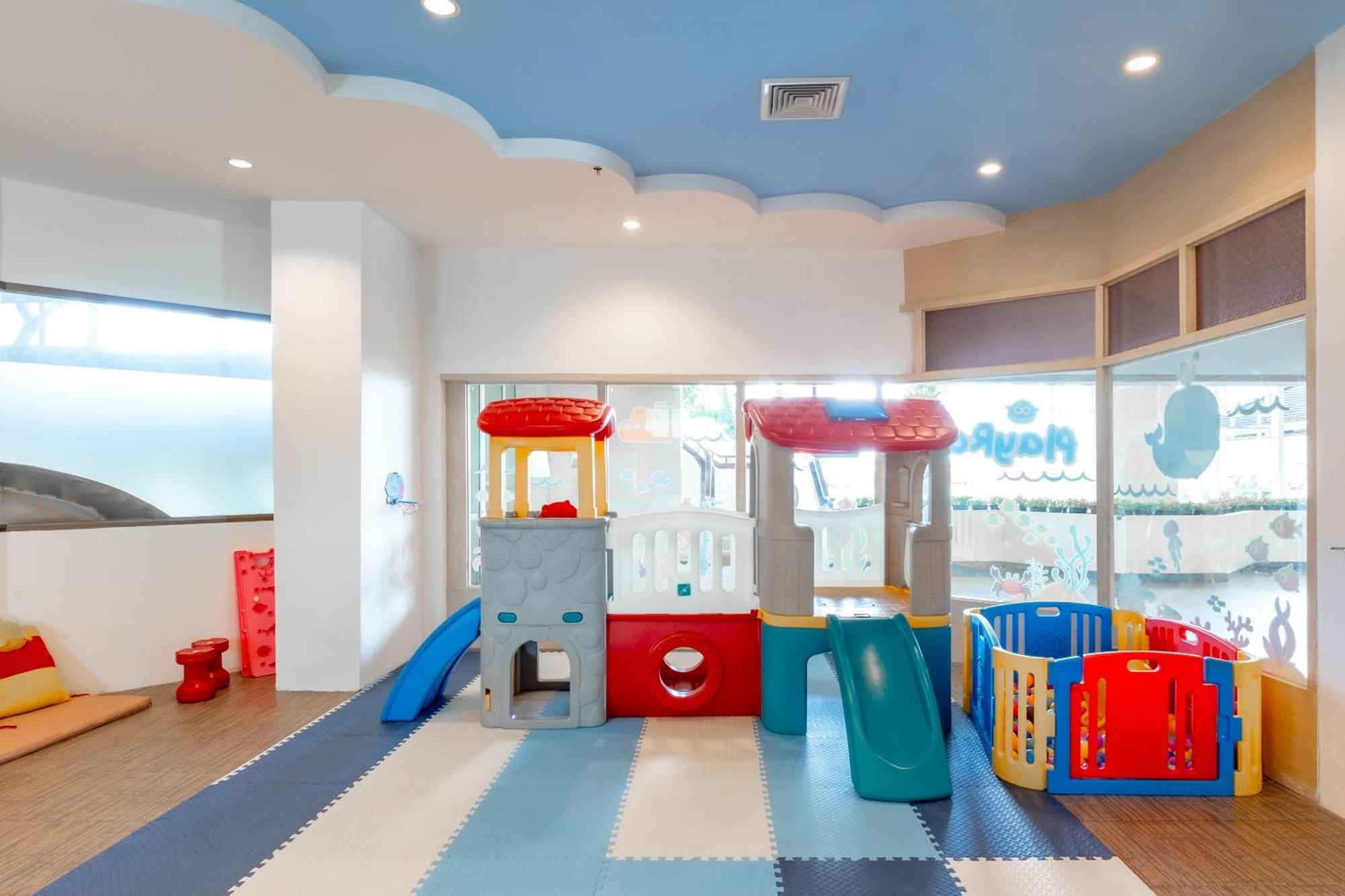 Andaman Embrace Patong, Phuket Hotel Exterior foto The interior of a typical indoor playground