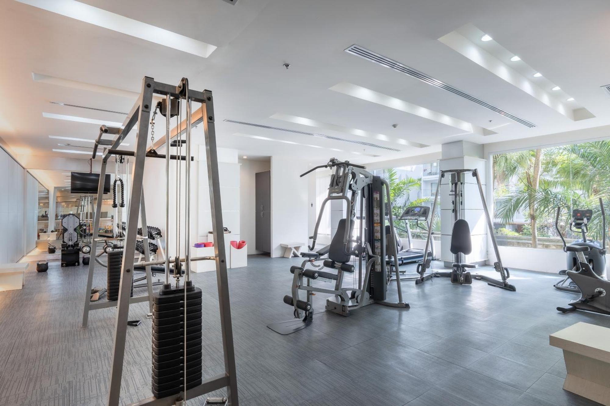 Andaman Embrace Patong, Phuket Hotel Exterior foto The gym at the hotel