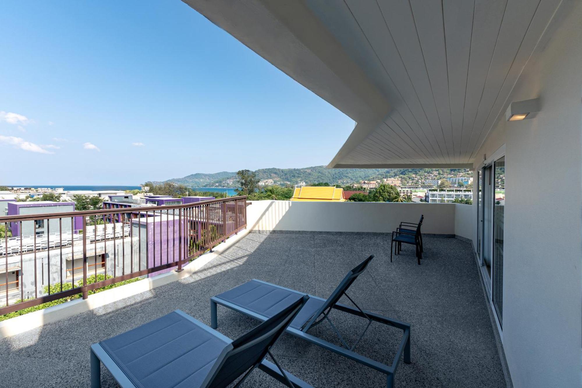 Andaman Embrace Patong, Phuket Hotel Exterior foto A balcony