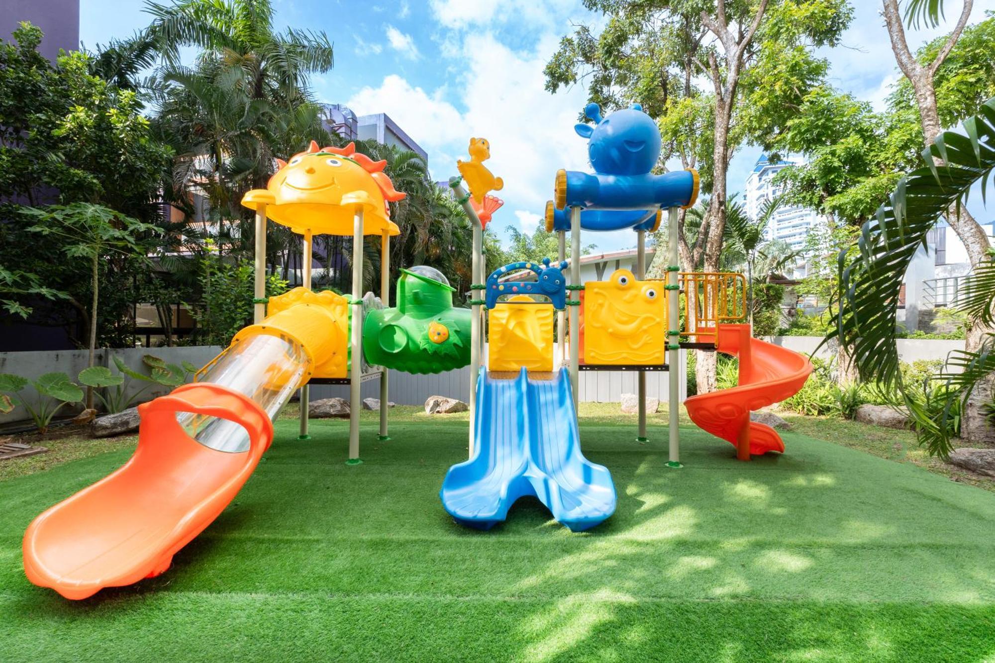 Andaman Embrace Patong, Phuket Hotel Exterior foto Playground at the park