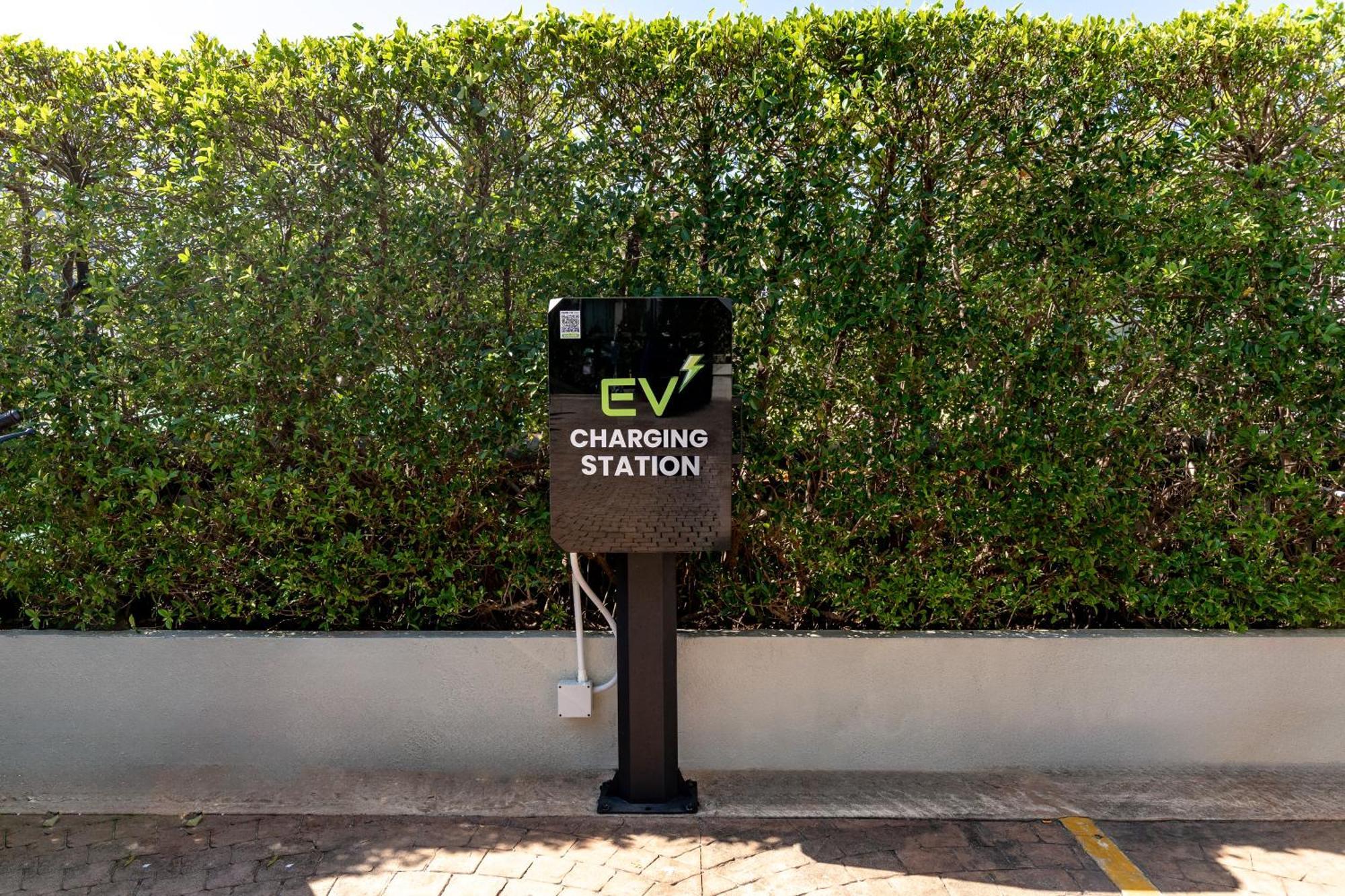 Andaman Embrace Patong, Phuket Hotel Exterior foto EV charging station