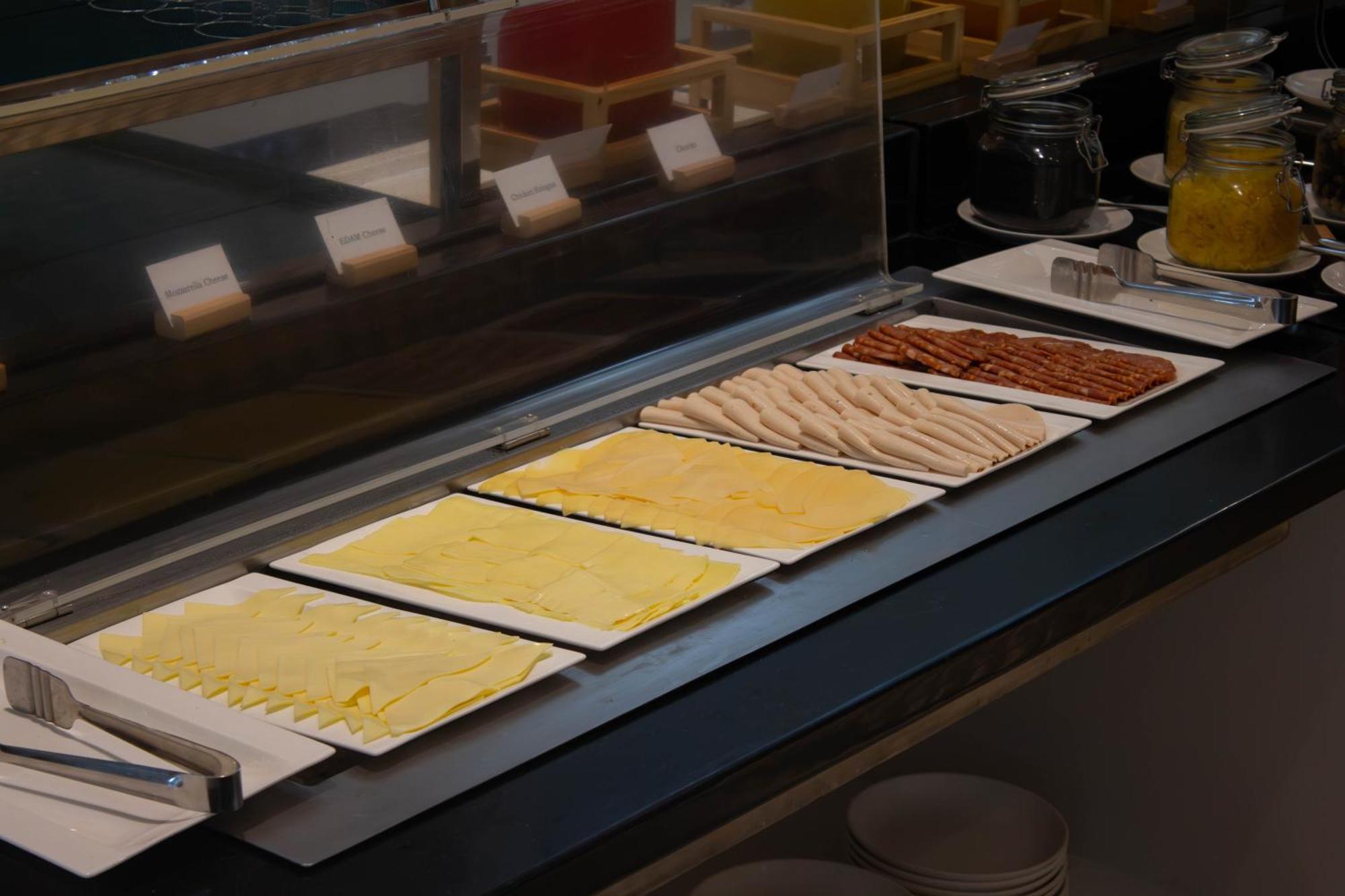 Andaman Embrace Patong, Phuket Hotel Exterior foto A selection of cheese at a buffet