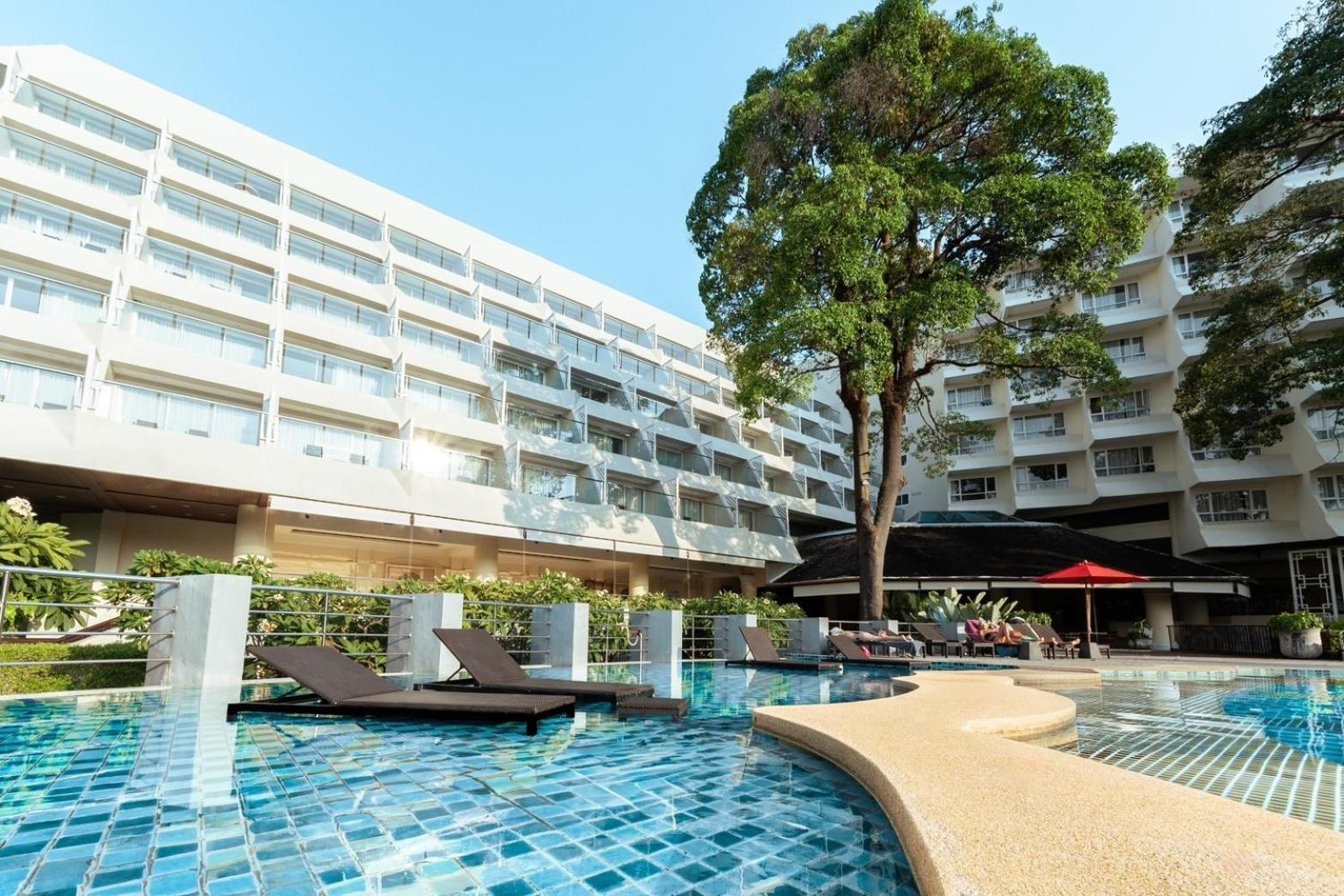 Andaman Embrace Patong, Phuket Hotel Exterior foto The Royal