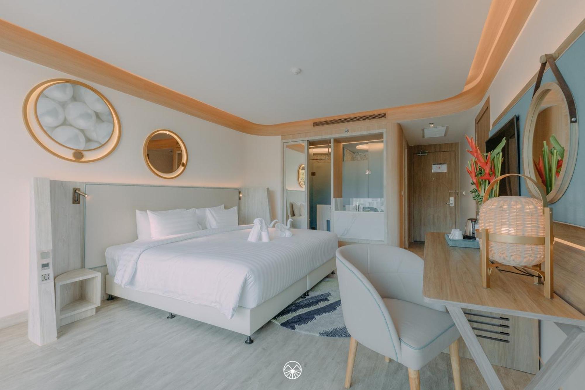 Andaman Embrace Patong, Phuket Hotel Exterior foto Deluxe Ocean View