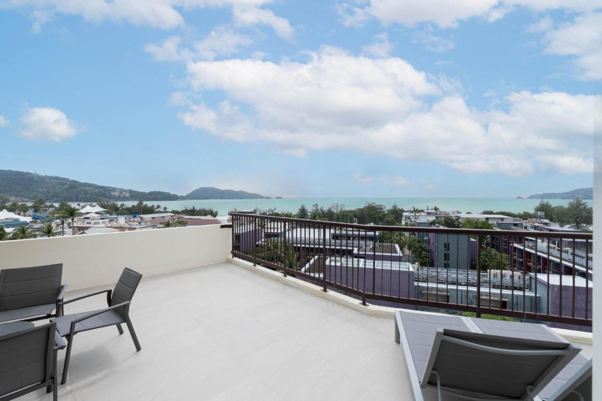 Andaman Embrace Patong, Phuket Hotel Cameră foto View from the rooftop