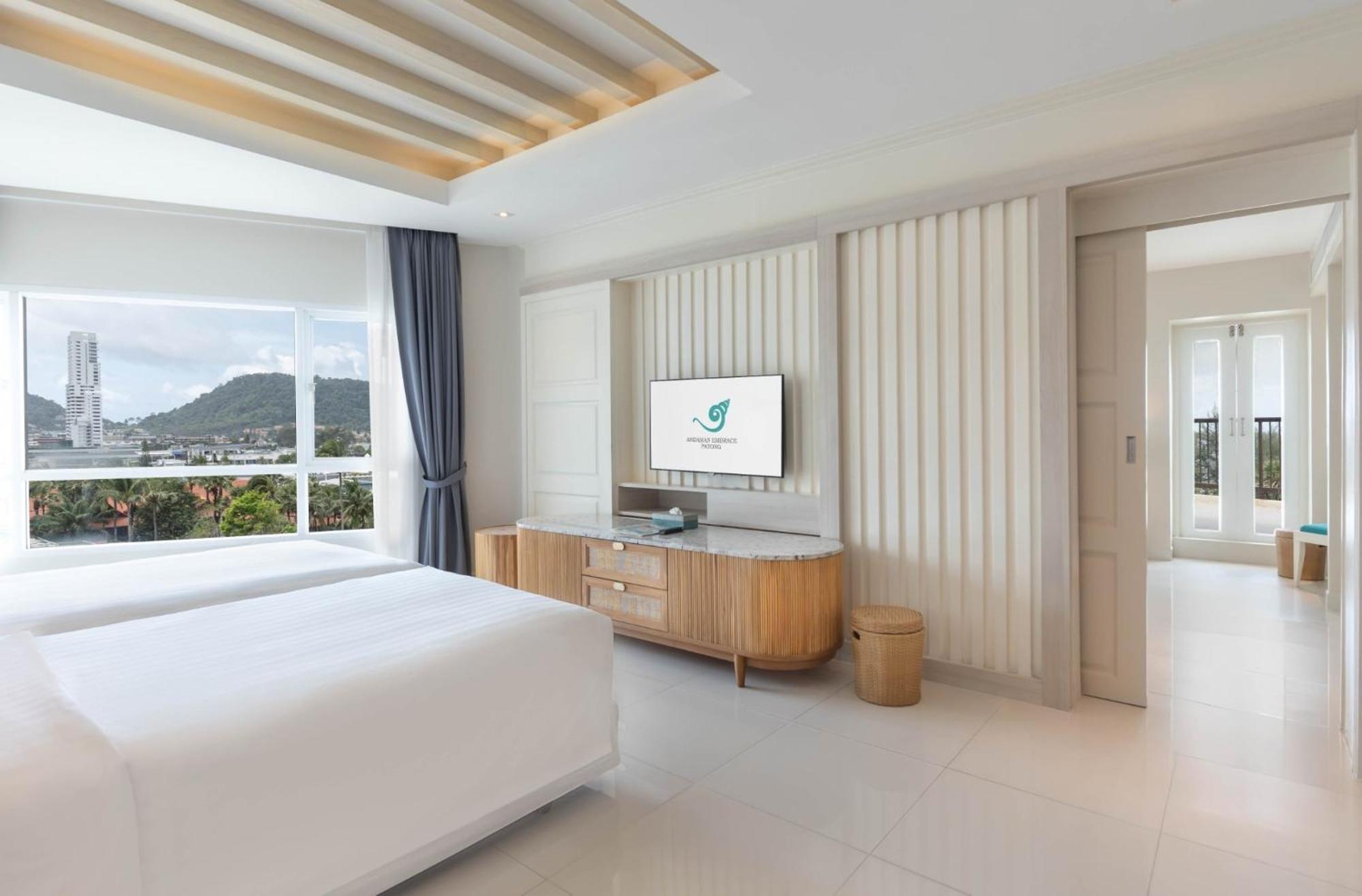 Andaman Embrace Patong, Phuket Hotel Exterior foto A bedroom at the hotel