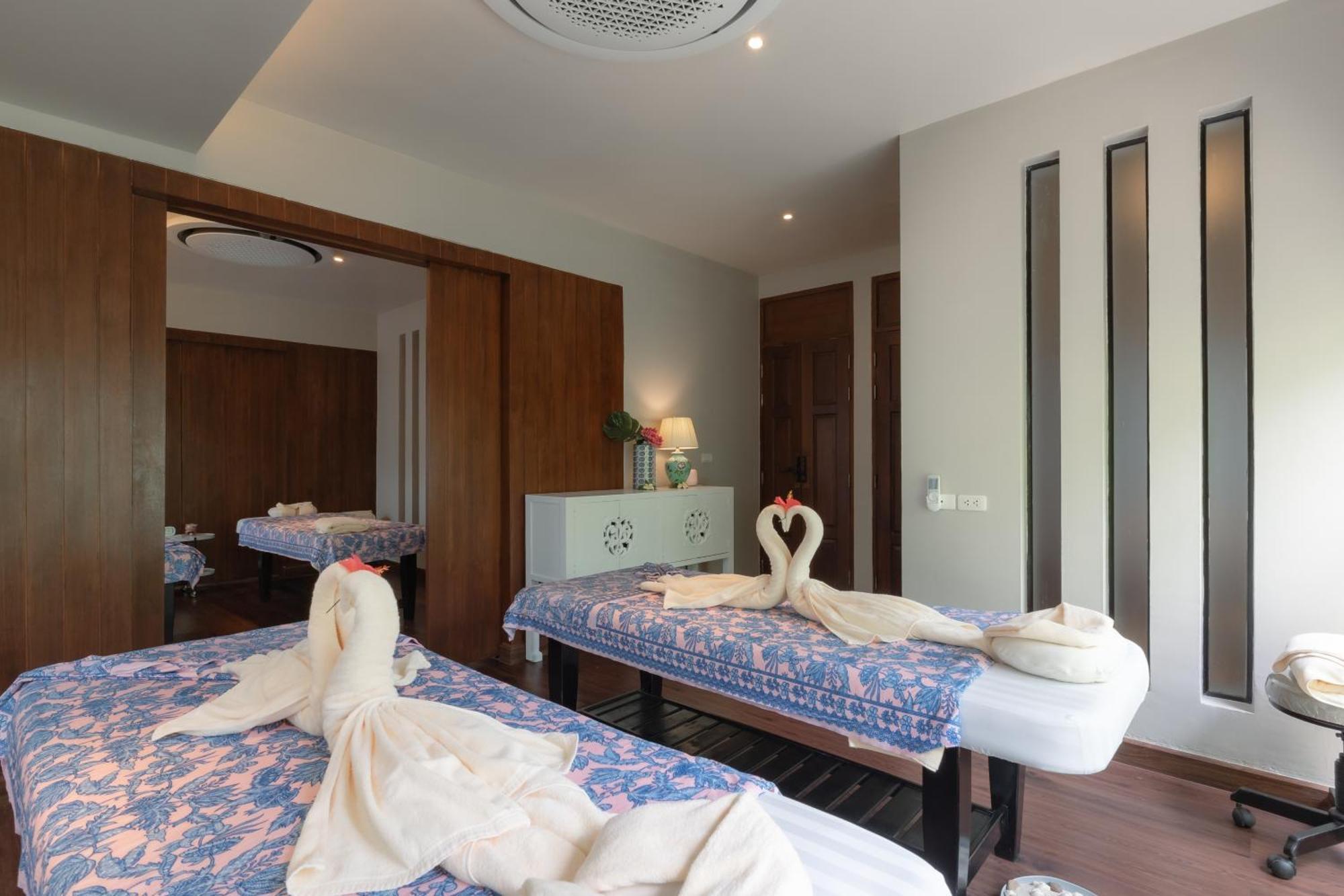 Andaman Embrace Patong, Phuket Hotel Exterior foto